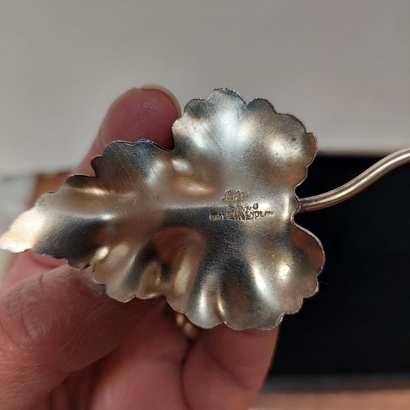 Vintage* Rare Silver Plated Mini Leaf Salt and Pepper Shakers - Picture 3 of 6